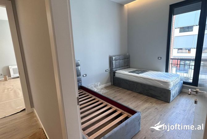 Shtepi me qera Apartament ne Tirane, 2+1, Mobilimi E mobiluar, Pagesa 1,300  Euro.