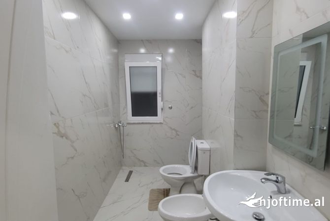 Appartamento in vendita a Tirana 2+1, Arredato