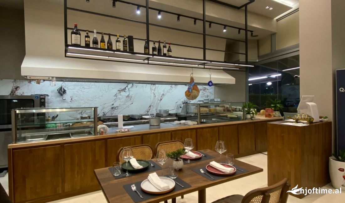 Shitet Biznesi Restorant tek Komuna e Parisit, Kompleksi Kika 2