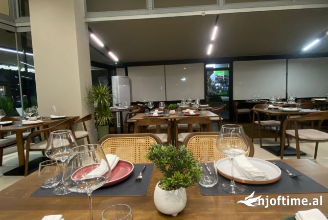 Ambiente Commerciale in Vendita 2+1 a Tirana - 80,000 Euro