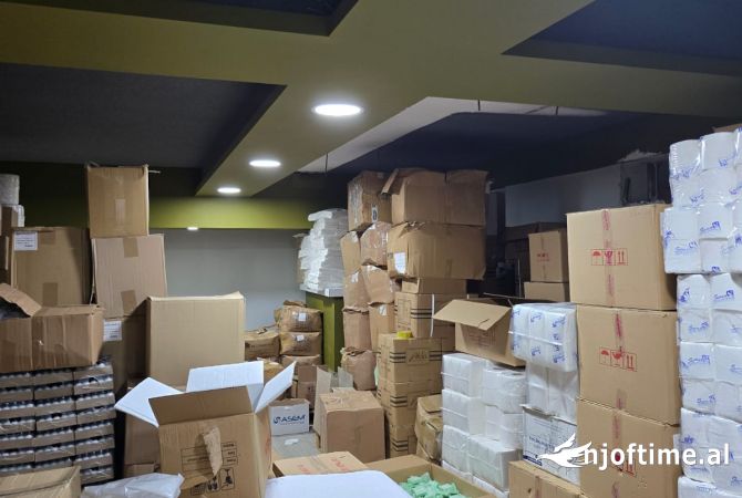 Ambiente Commerciale in Affitto 1+1 a Tirana - 400 Euro