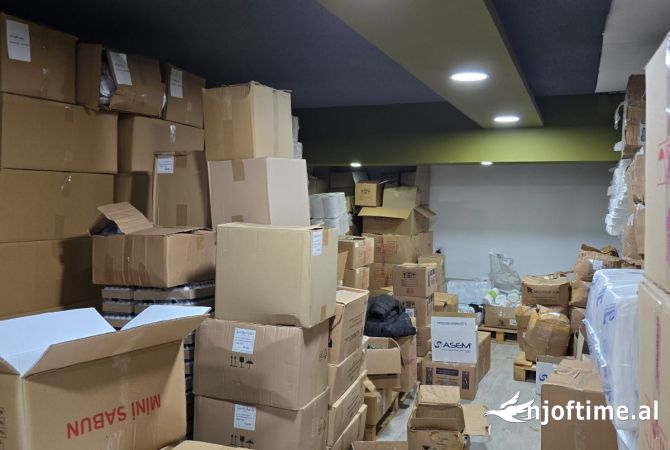 Ambiente Commerciale in Affitto 1+1 a Tirana - 400 Euro