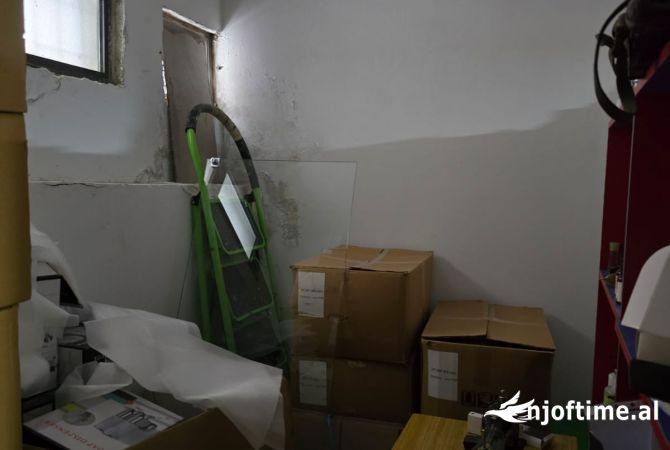Ambiente Commerciale in Affitto 1+1 a Tirana - 400 Euro