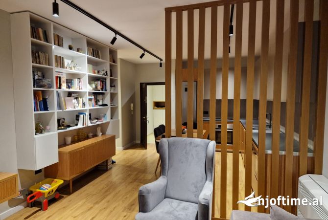 Shtepi ne shitje Apartament ne Tirane, 2+1, Mobilimi E mobiluar, Pagesa 130,000  Euro.