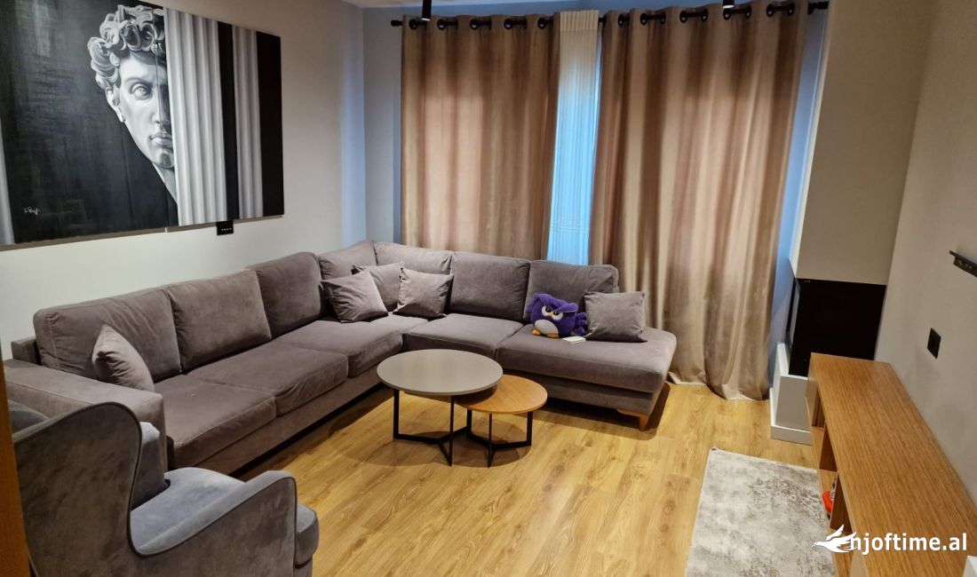 Shtepi ne shitje Apartament ne Tirane, 2+1, Mobilimi E mobiluar, Pagesa 130,000  Euro.
