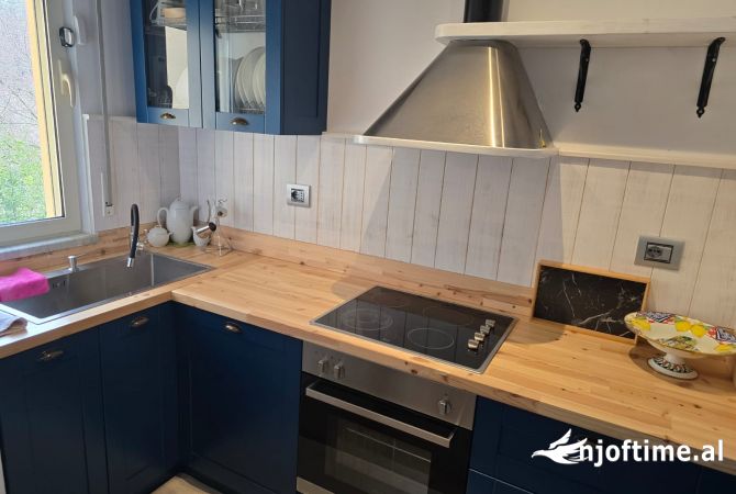 Shtepi me qera Apartament ne Tirane, 2+1, Mobilimi E mobiluar, Pagesa 1,000  Euro.