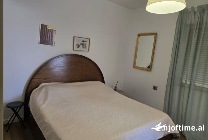 Shtepi me qera Apartament ne Tirane, 2+1, Mobilimi E mobiluar, Pagesa 1,000  Euro.