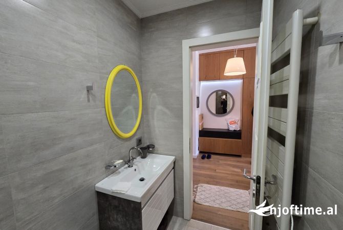 Shtepi me qera Apartament ne Tirane, 2+1, Mobilimi E mobiluar, Pagesa 1,000  Euro.