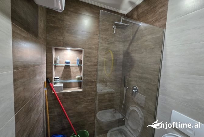 Shtepi me qera Apartament ne Tirane, 2+1, Mobilimi E mobiluar, Pagesa 1,000  Euro.