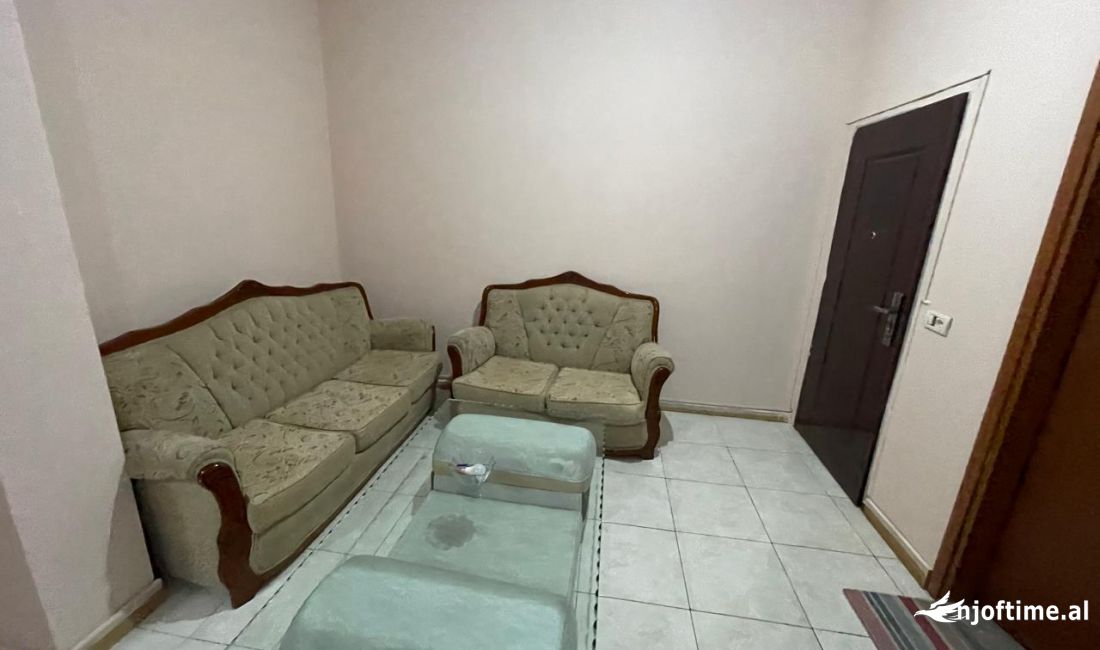 Shtepi me qera Apartament ne Tirane, 2+1, Mobilimi Pjeserisht e mobiluar, Pagesa 350  Euro.