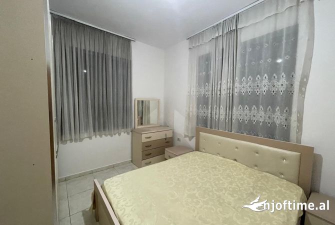 Shtepi me qera Apartament ne Tirane, 2+1, Mobilimi Pjeserisht e mobiluar, Pagesa 350  Euro.