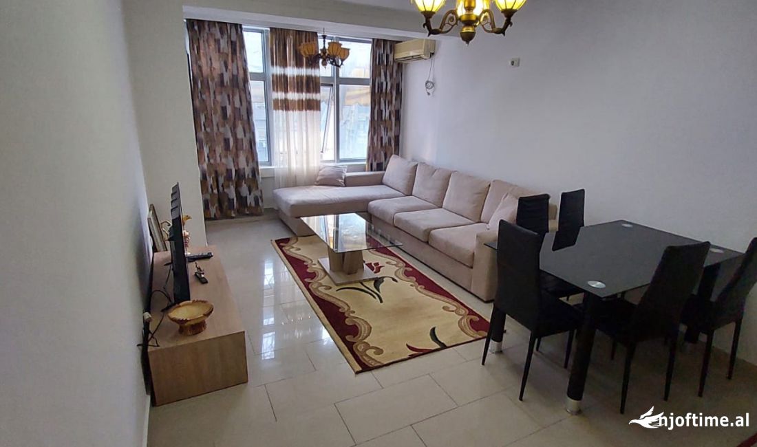 Appartamento in vendita a Tirana 2+1, Arredato
