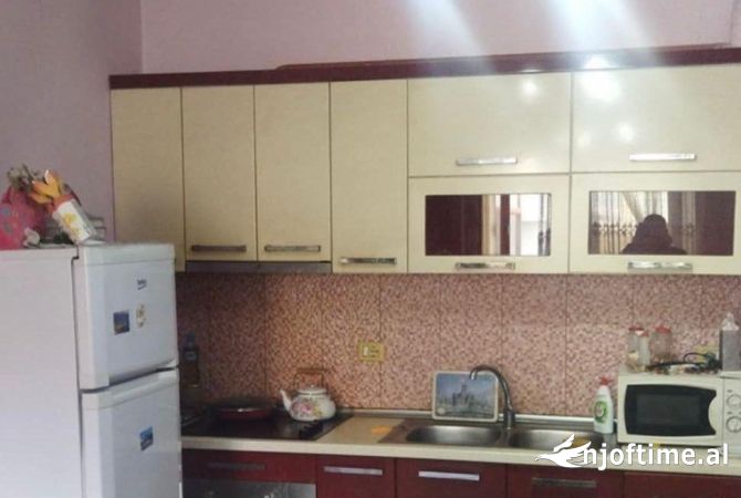 Jepet me qera apatament 2+1 ne Kombinat/ 350 Euro