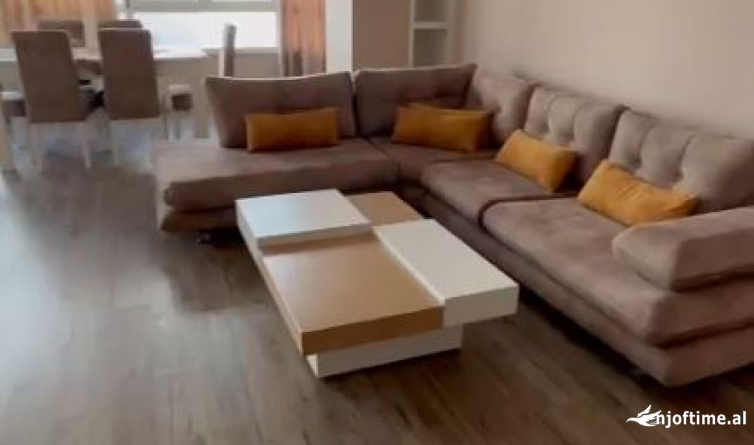 Shtepi ne shitje Apartament ne Tirane, 2+1, Mobilimi E mobiluar, Pagesa 153,000  Euro.