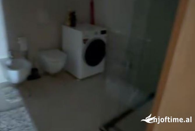 Shtepi ne shitje Apartament ne Tirane, 2+1, Mobilimi E mobiluar, Pagesa 153,000  Euro.