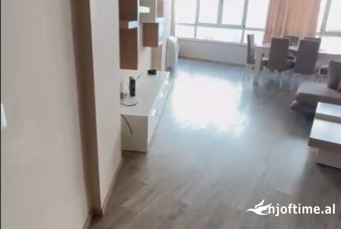 Shtepi ne shitje Apartament ne Tirane, 2+1, Mobilimi E mobiluar, Pagesa 153,000  Euro.