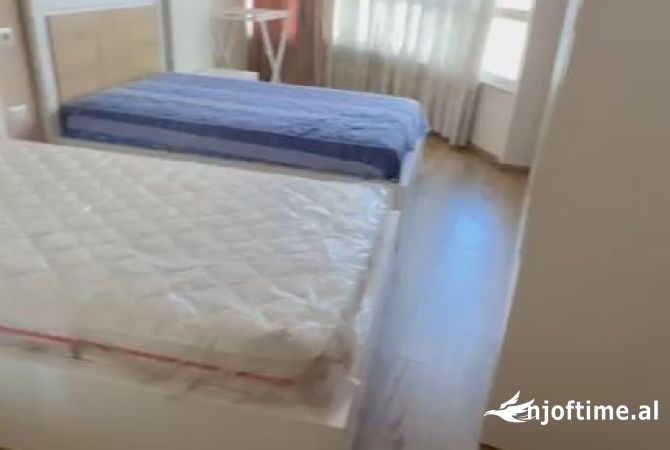 Shtepi ne shitje Apartament ne Tirane, 2+1, Mobilimi E mobiluar, Pagesa 153,000  Euro.