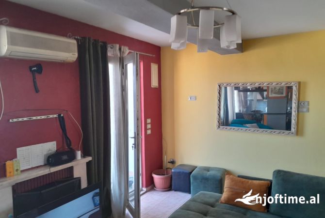 Shtepi ne shitje Apartament ne Tirane, 3+1, Mobilimi E mobiluar, Pagesa 300,000  Euro.