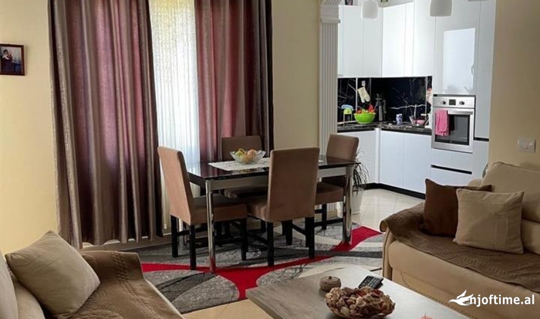 Shtepi ne shitje Apartament ne Tirane, 1+1, Mobilimi E mobiluar, Pagesa 88,000  Euro.