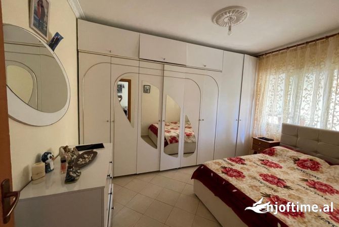 Shtepi ne shitje Apartament ne Tirane, 1+1, Mobilimi E mobiluar, Pagesa 88,000  Euro.