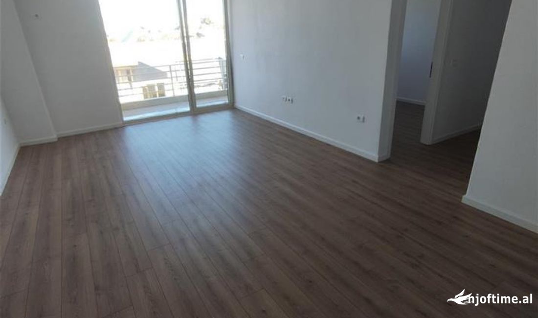 Shtepi ne shitje Apartament ne Tirane, 1+1, Mobilimi Bosh, pa mobiluar, Pagesa 83,000  Euro.