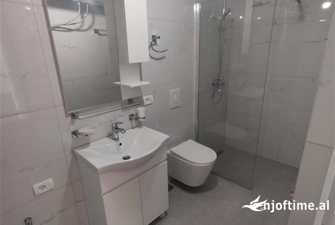 Shtepi ne shitje Apartament ne Tirane, 1+1, Mobilimi Bosh, pa mobiluar, Pagesa 83,000  Euro.