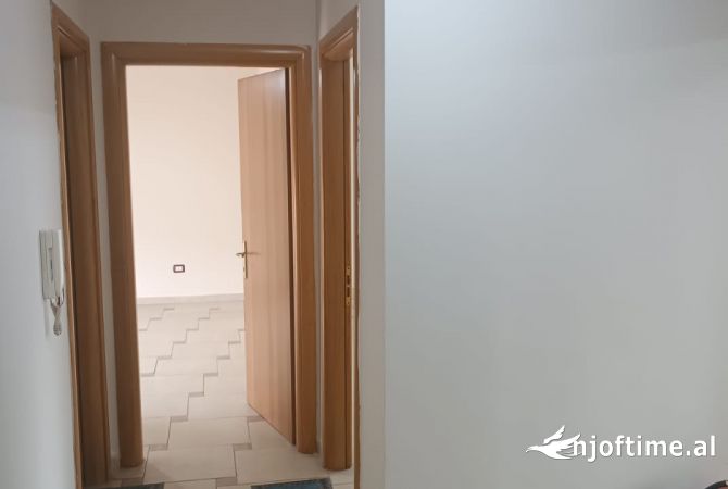 Appartamento in affitto a Tirana 3+1, Vuoto