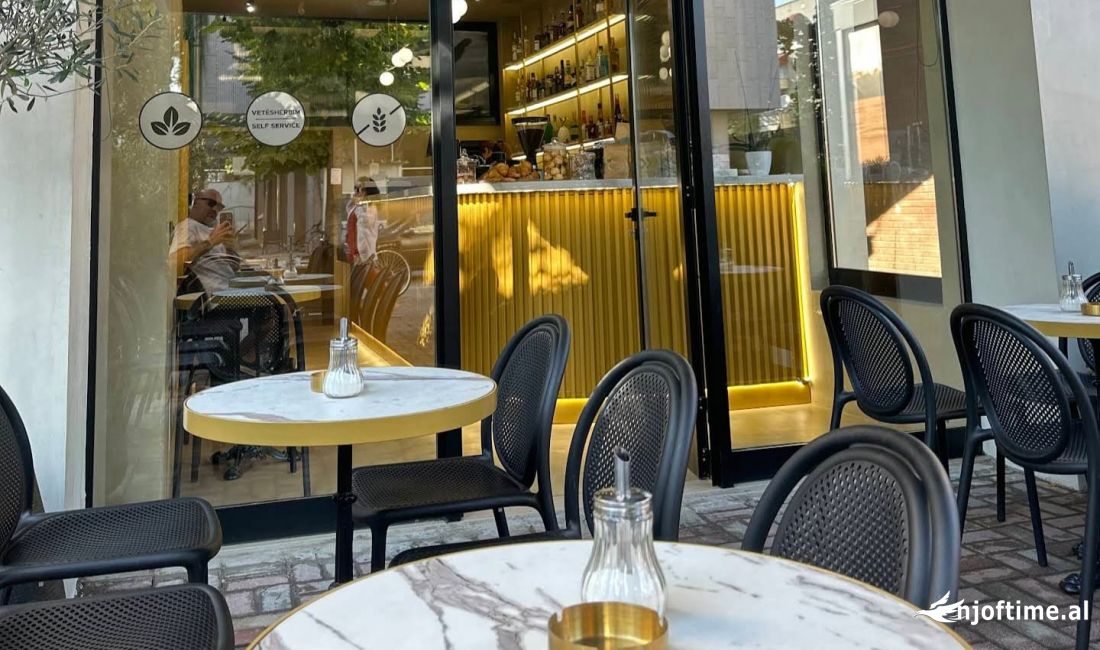 Shitet biznesi Bar-Kafe ne zonen e Ish Bllokut/ 40,000Euro