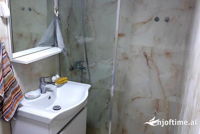 Shitet Dyqan ne Myslym Shyri/ 95,000 Euro