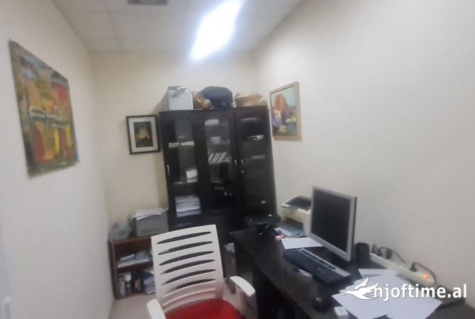 Shitet ambient komercial tek Kodra e Diellit/ 350,000 Euro