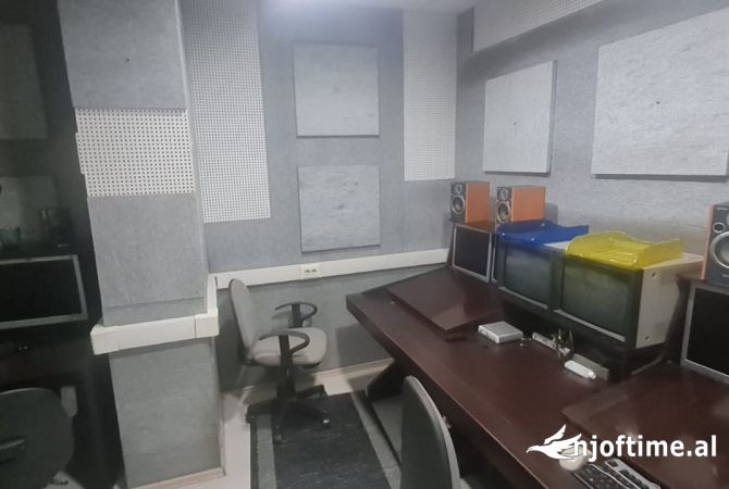 Shitet ambient komercial tek Kodra e Diellit/ 350,000 Euro