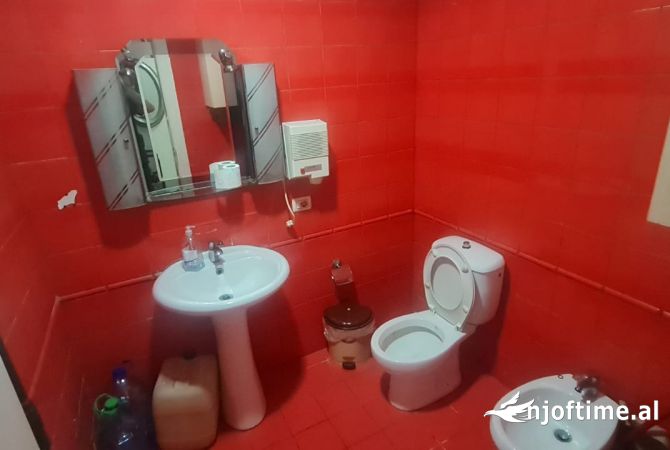 Shitet ambient komercial tek Kodra e Diellit/ 350,000 Euro