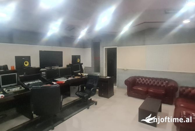 Shitet ambient komercial tek Kodra e Diellit/ 350,000 Euro