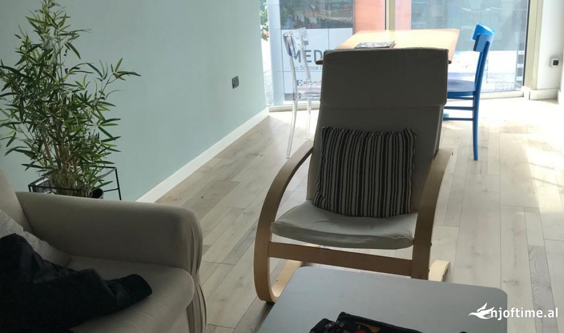 Jepet me qera ambjebt biznesi tek Myslym Shyri/ 1000 euro