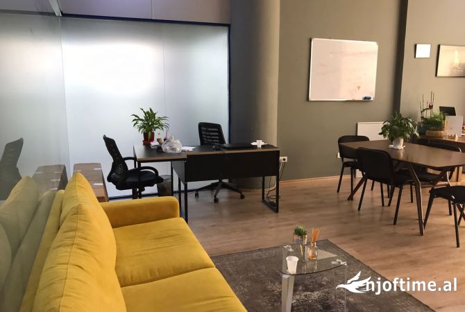 Ambiente Commerciale in Vendita 1+1 a Tirana - 200,000 Euro