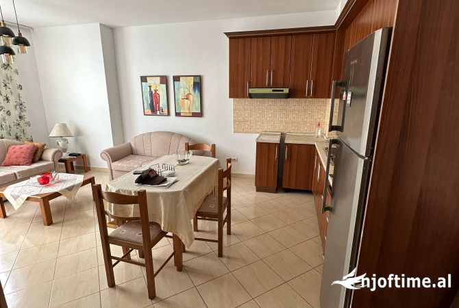 Shtepi me qera Apartament ne Tirane, 1+1, Mobilimi E mobiluar, Pagesa 400  Euro.