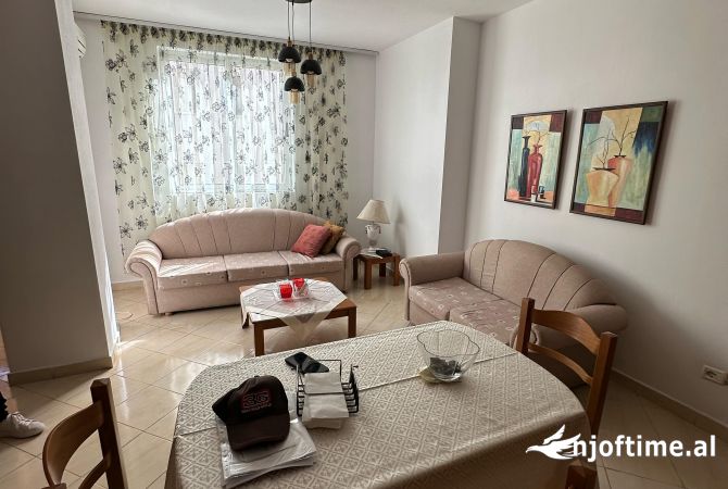 Shtepi me qera Apartament ne Tirane, 1+1, Mobilimi E mobiluar, Pagesa 400  Euro.