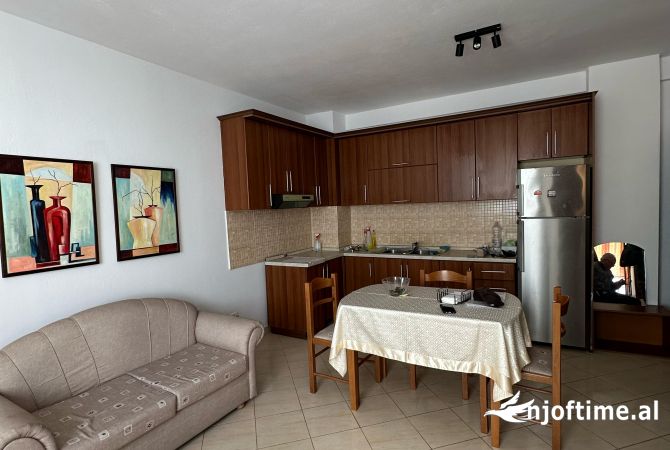 Jepet me qera apartament 1+1 tek Kodra e Diellit 1; 400 euro