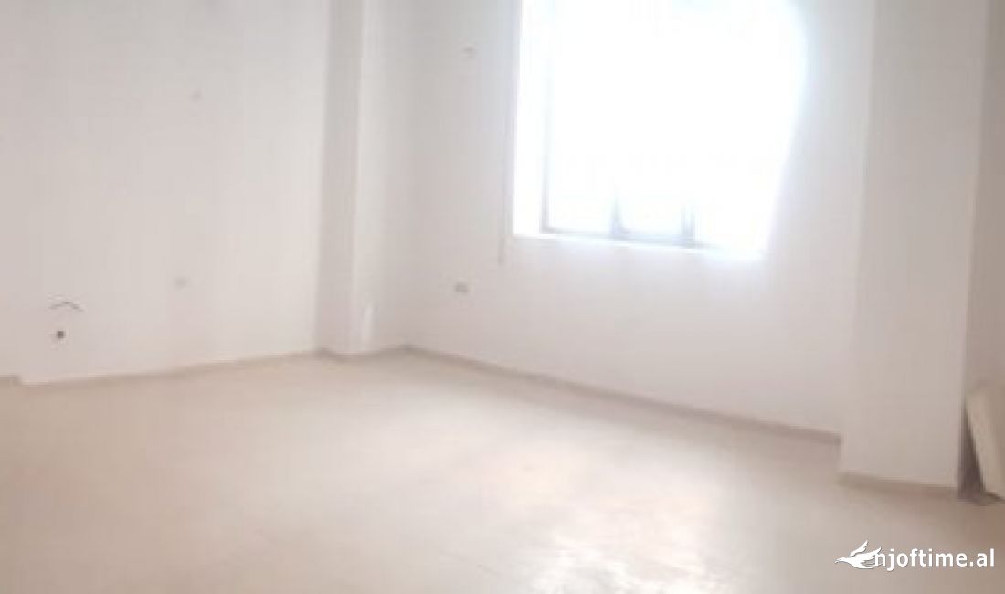 Jepet zyre me qera tek Rruga Siri Kodra/ 350 Euro