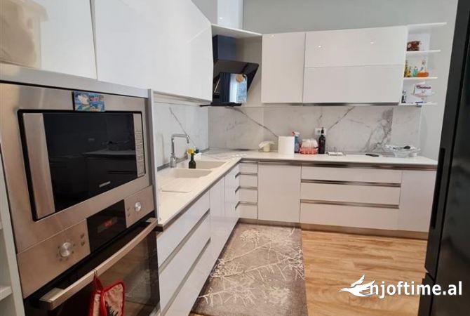 Shtepi ne shitje Apartament ne Tirane, 3+1, Mobilimi E mobiluar, Pagesa 430,000  Euro.
