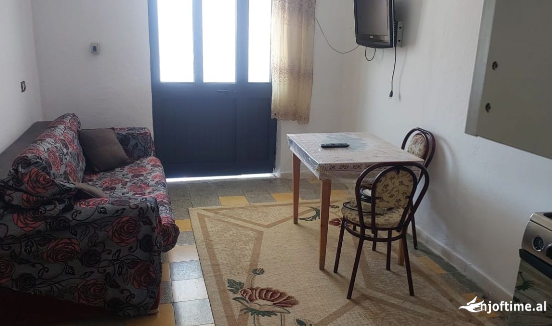 Shtepi me qera Apartament ne Tirane, 1+1, Mobilimi E mobiluar, Pagesa 25,000  Leke.