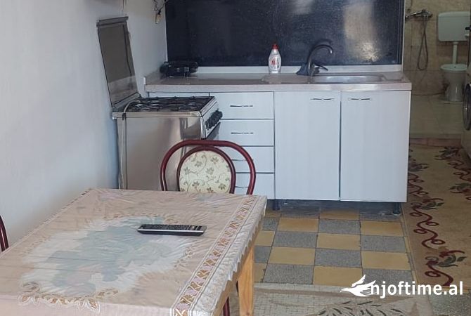 Shtepi me qera Apartament ne Tirane, 1+1, Mobilimi E mobiluar, Pagesa 25,000  Leke.