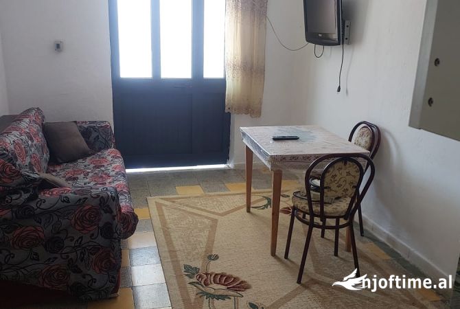 Shtepi me qera 1+1 ne Tirane - 25,000 Leke