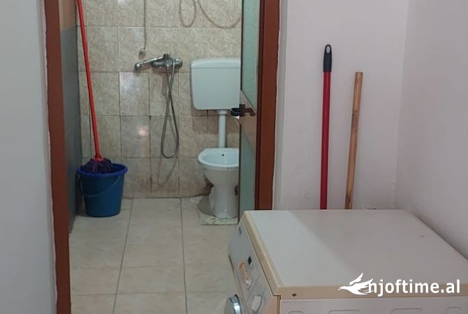 Shtepi me qera Apartament ne Tirane, 1+1, Mobilimi E mobiluar, Pagesa 25,000  Leke.