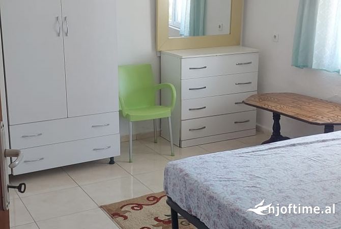 Shtepi me qera Apartament ne Tirane, 1+1, Mobilimi E mobiluar, Pagesa 25,000  Leke.