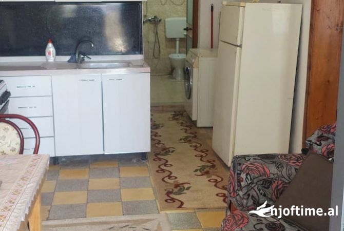 Shtepi me qera Apartament ne Tirane, 1+1, Mobilimi E mobiluar, Pagesa 25,000  Leke.