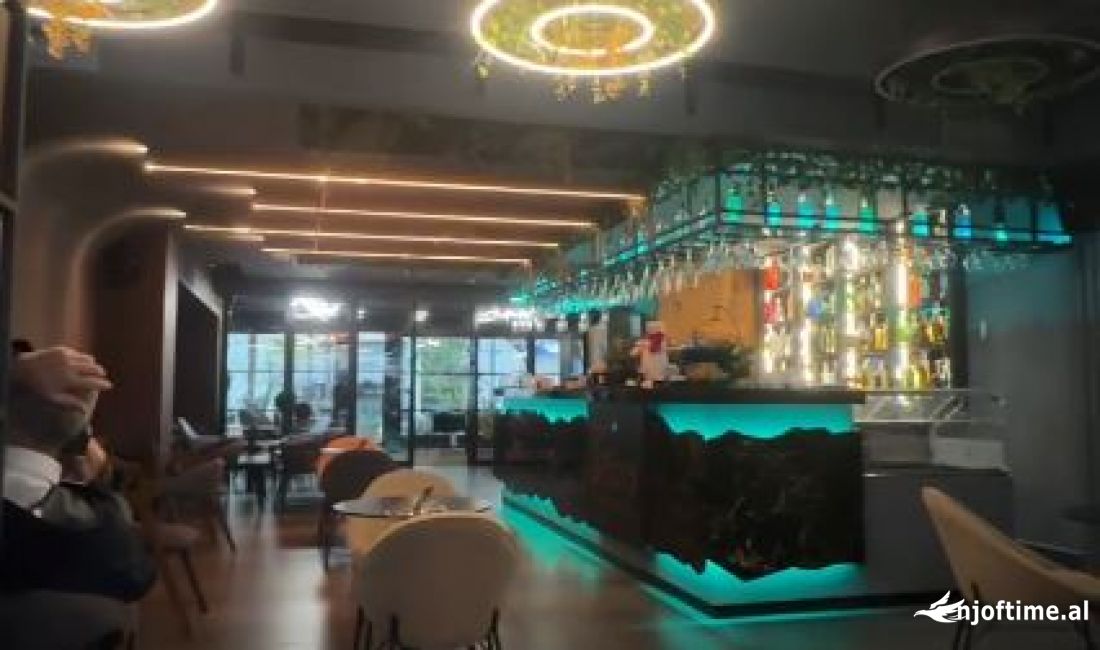 Jepet me qera super lokal LOUNGE tek Komuna e Parisit/ 3000 euro