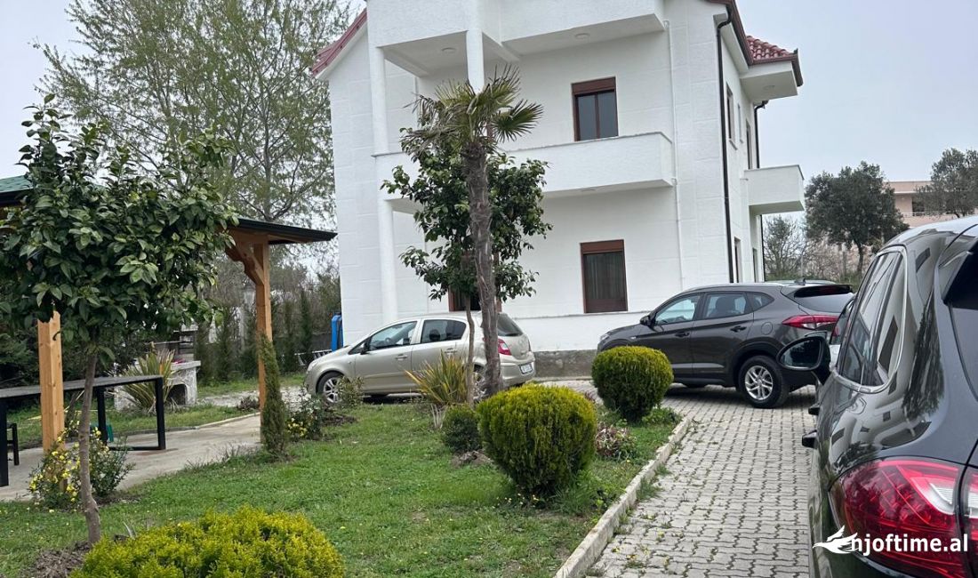 Shtepi ne shitje Vila Luksoze ne Durres, 6+1, Mobilimi E mobiluar, Pagesa 350,000  Euro.