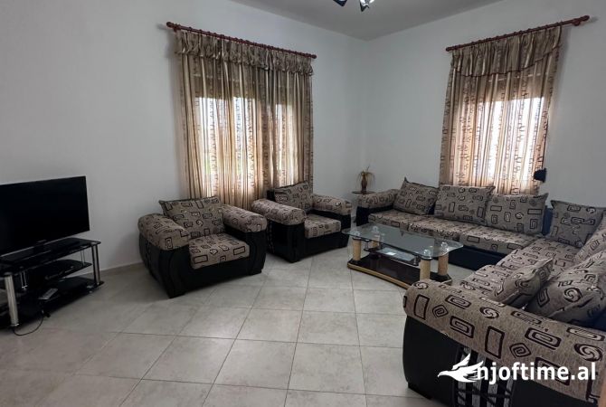 Shtepi ne shitje Vila Luksoze ne Durres, 6+1, Mobilimi E mobiluar, Pagesa 350,000  Euro.