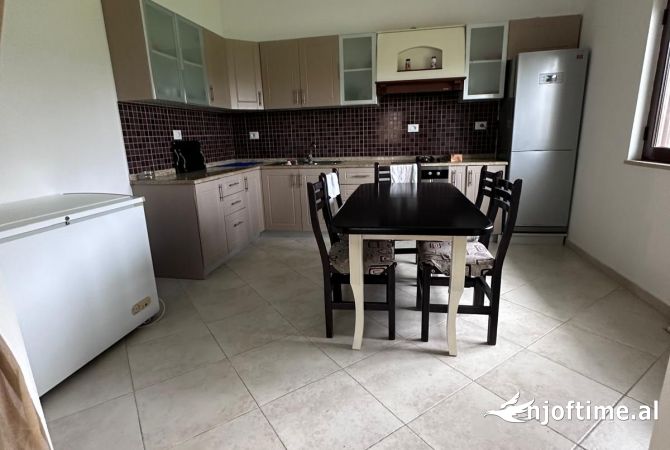 Shtepi ne shitje Vila Luksoze ne Durres, 6+1, Mobilimi E mobiluar, Pagesa 350,000  Euro.